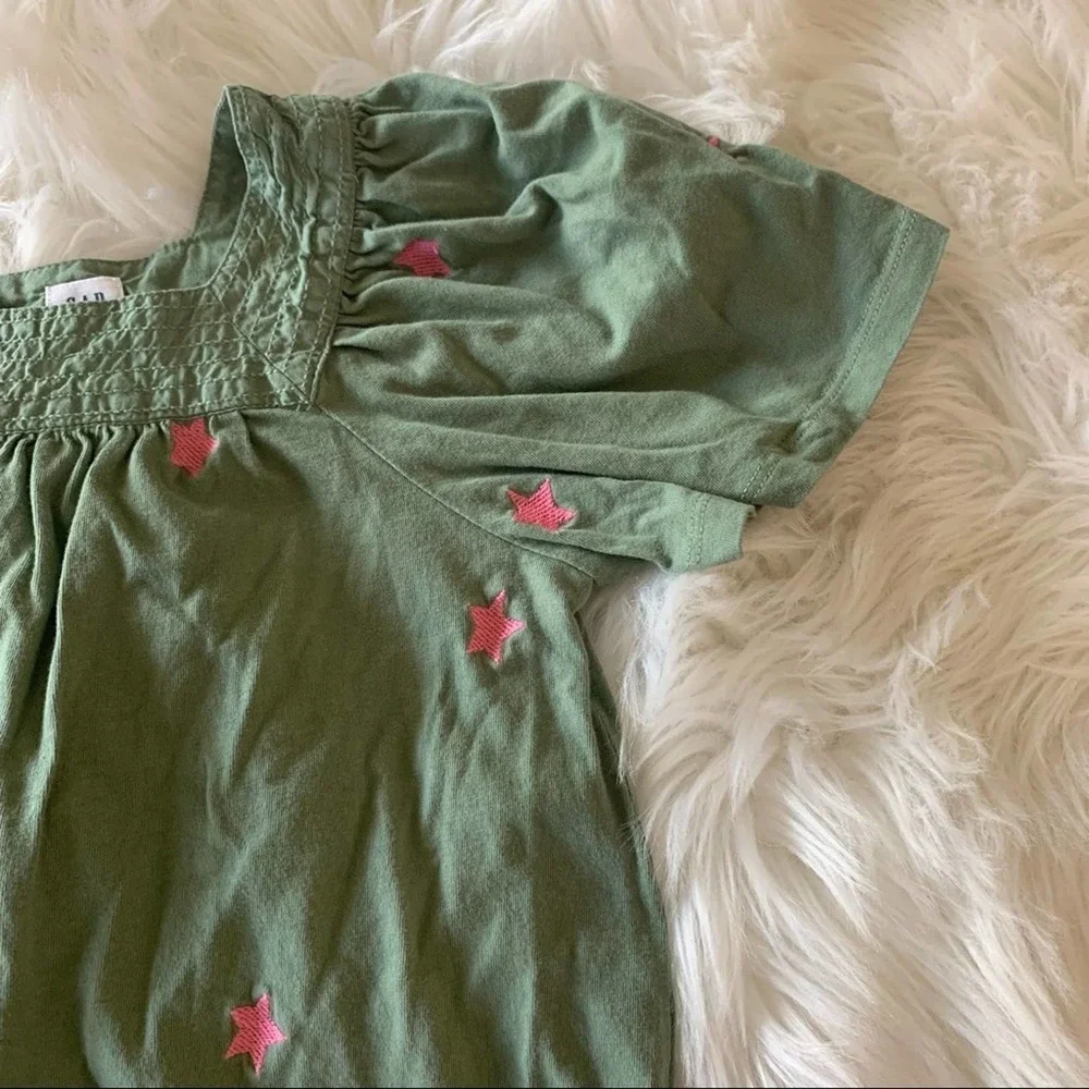 Baby Gap—Sage Embroidered‎ Stars Top. Girls M